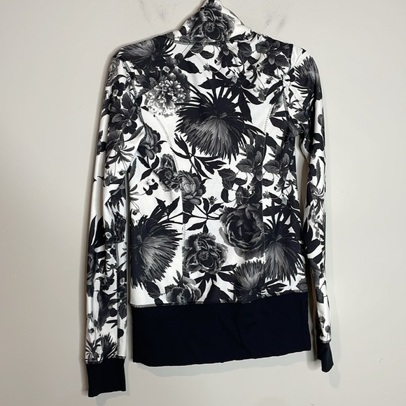 Lululemon | Women’s Nice Asana Jacket in Brisk Bloom Size 6 - Picture 6 of 7